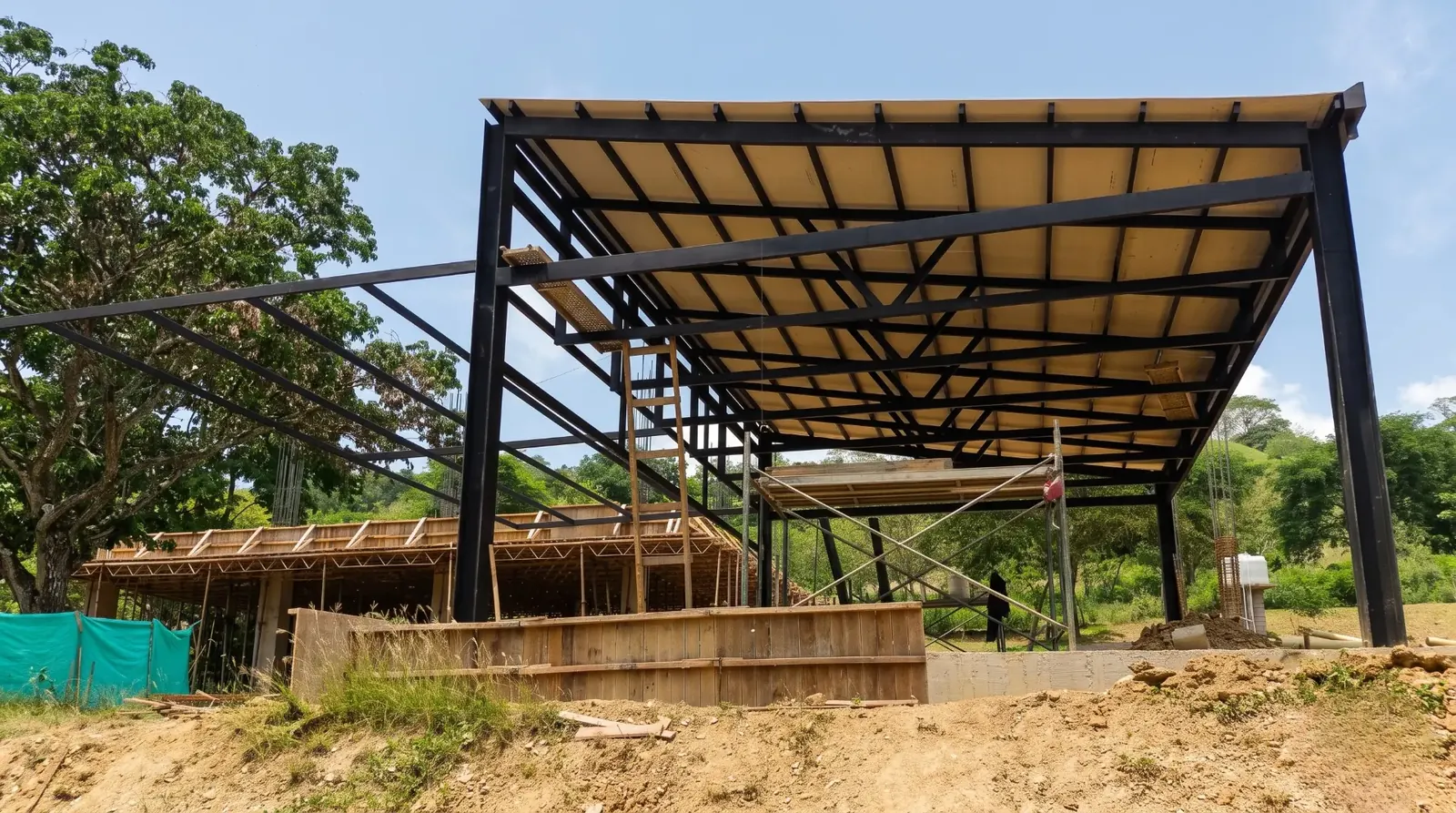 Estructura metálica y cubierta
