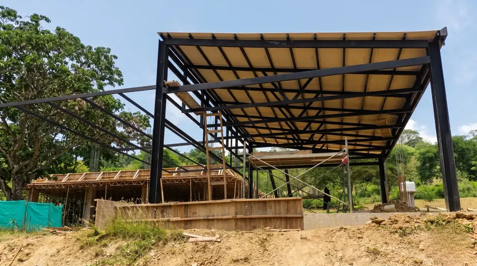 Estructura metálica y cubierta
